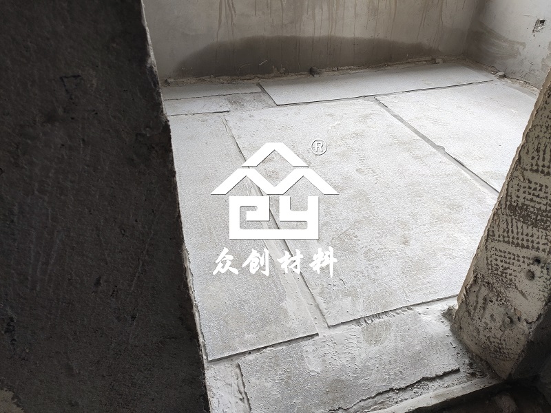 改性聚(jù)丙烯保溫隔(ge)聲闆施工現(xian)場 改性聚丙(bǐng)烯保溫隔聲(sheng)闆施工現場(chǎng)